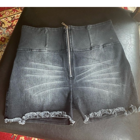 Freddy WR.UP Shaping Effect Jean Shorts Sz Large Womens black - Picture 1 of 4
